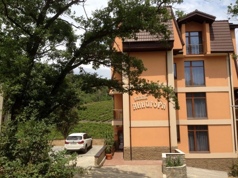 «Аннигора», Вилла